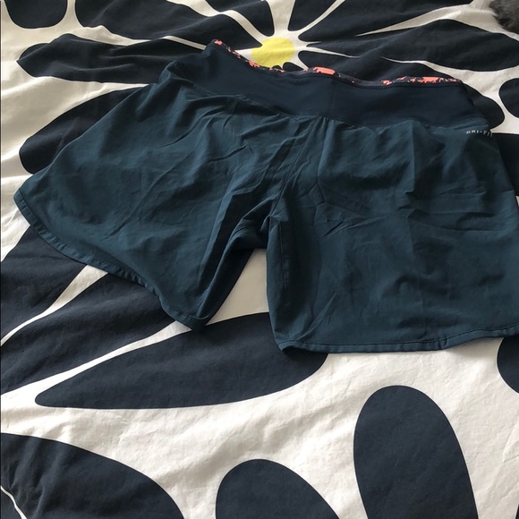 Nike Running Shorts - Picture 2 of 3